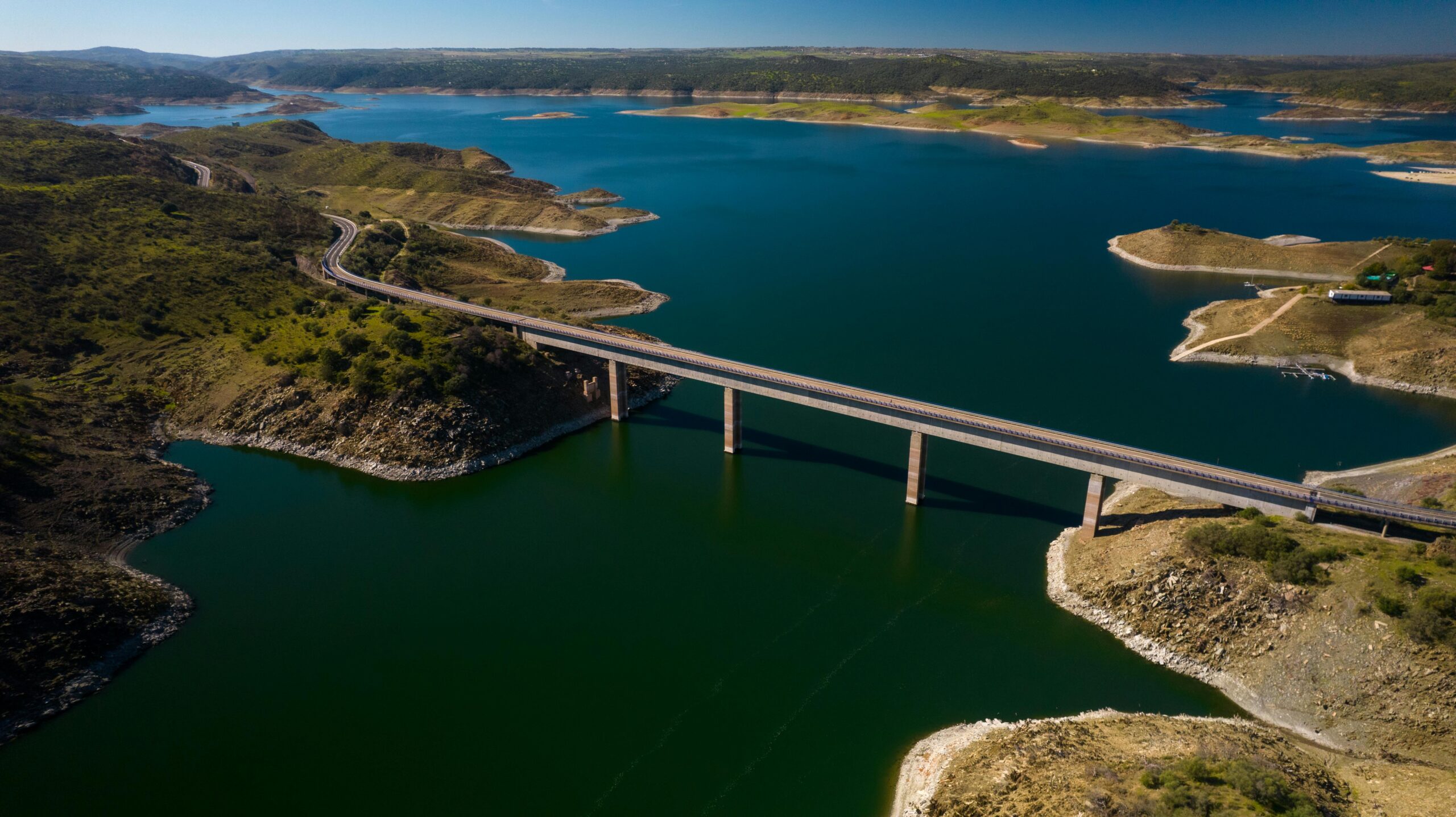 Photo by DRONEPILOTSPAINNIETO Nieto granado: https://www.pexels.com/photo/bridge-over-sea-17189691/